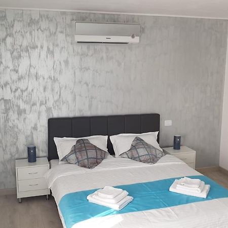 Water Lily Apartment - Self Check-In Oradea Extérieur photo