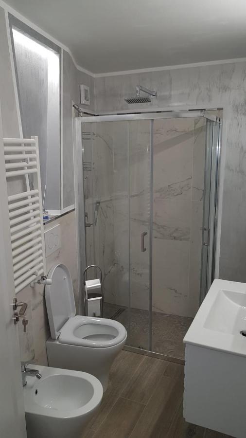 Water Lily Apartment - Self Check-In Oradea Extérieur photo