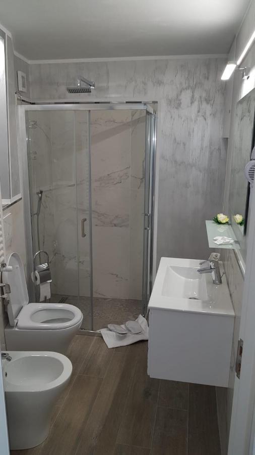 Water Lily Apartment - Self Check-In Oradea Extérieur photo