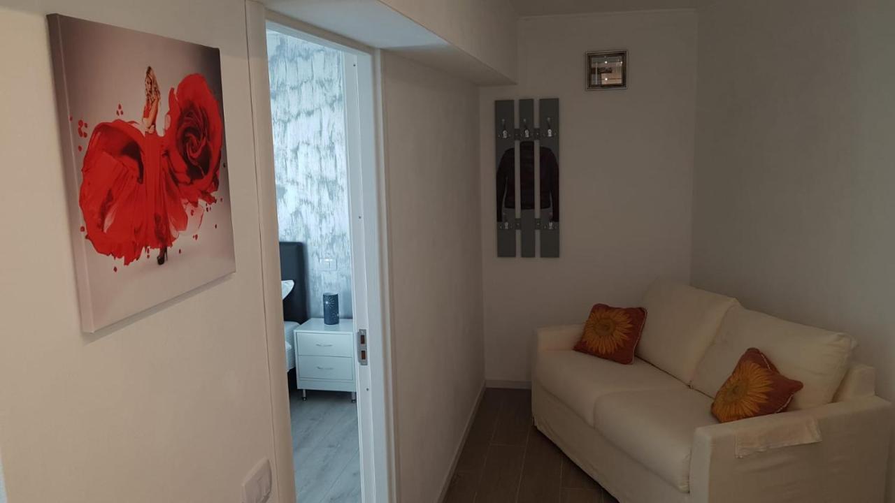 Water Lily Apartment - Self Check-In Oradea Extérieur photo