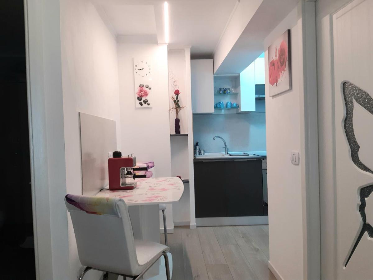 Water Lily Apartment - Self Check-In Oradea Extérieur photo