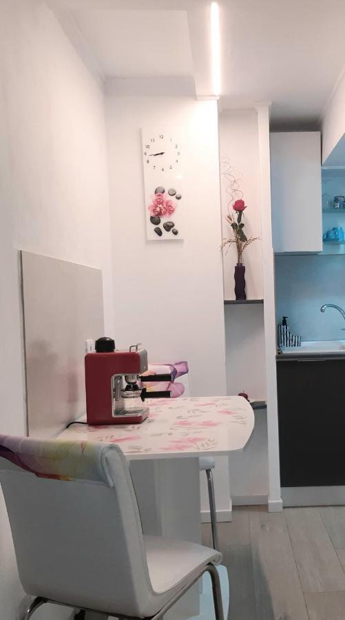 Water Lily Apartment - Self Check-In Oradea Extérieur photo